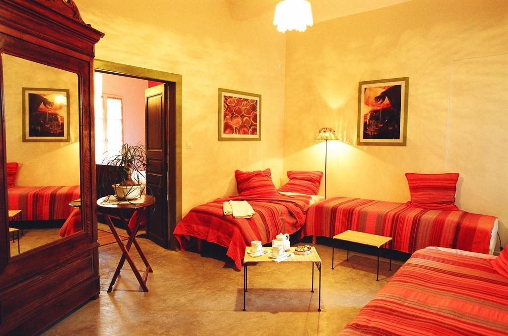 La Cle Des Chants Vergèze Zimmer foto